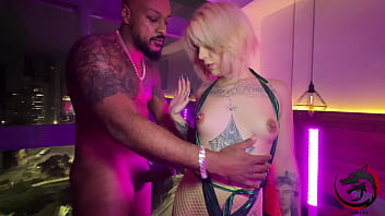 Kyra sex pagando dívida histórica