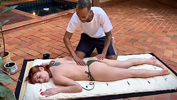 Ela queria relaxa e uma boa massagem de surpresa com tudo que ela gosta video completo no red