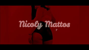 Mijando com meu bucetão no banheiro