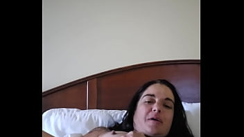 Petite emy angel adore se toucher