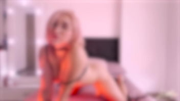 Mommy wants to get naugthy leela moon