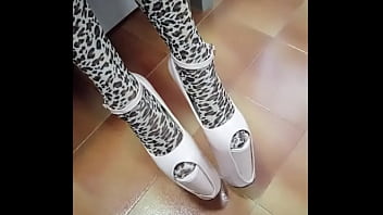 Leopard outfit and 8 inches heels