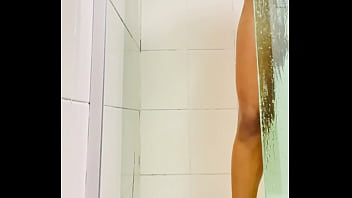 Colocaram uma câmera escondida no banheiro