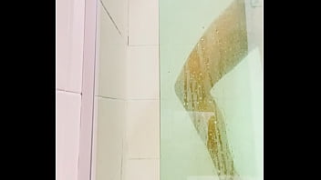 Colocaram uma câmera escondida no banheiro