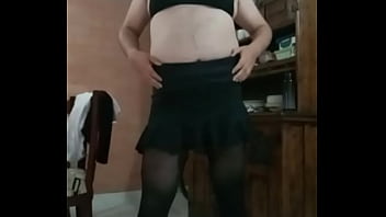 Hombre Se Viste De Pantimedias Y Se Vuelve Sexy Mujer thumbnail