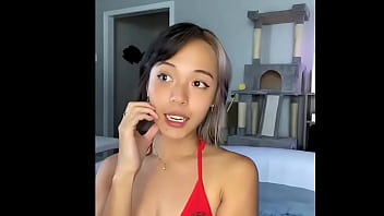 Mujer con un bonito bikini rojo