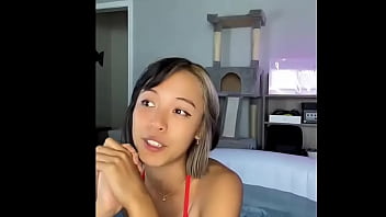 Mujer con un bonito bikini rojo