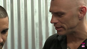 Mulani loves to play around with a big cock