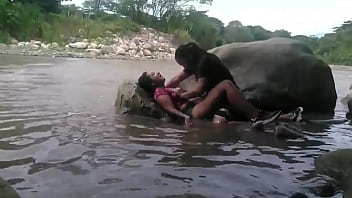 Salida Al Rio Con Mi Amiga Termina En Sexo Lesbico Al Aire Libre Con Personas Alrededor Pero La Adrenalina Hizo Que Fuera Mas Rico El Orgasmo thumbnail