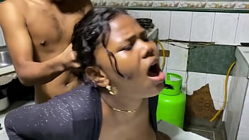 Le saco toda su leche a mi hijastra