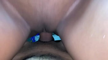 Le saco toda su leche a mi hijastra