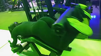 Delicioso Culo Boliviano En El Gym thumbnail