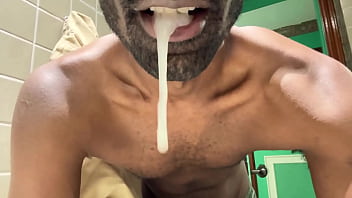 Vocês engolem ou cospem #cum #porra