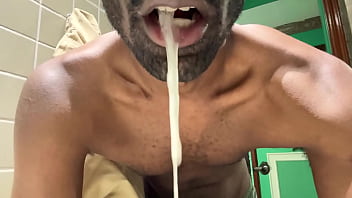 Vocês engolem ou cospem #cum #porra