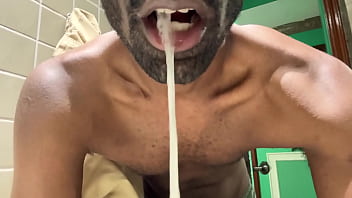 Vocês engolem ou cospem #cum #porra