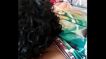 Le abro las piernas a nuestra novia para comerme su lechita