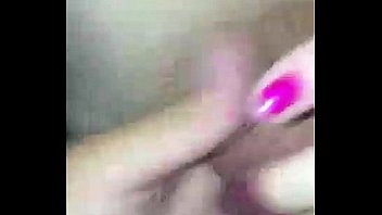 Hasta le escurre teen masturbate