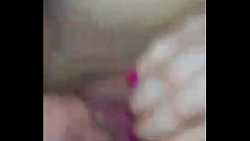 Hasta le escurre teen masturbate