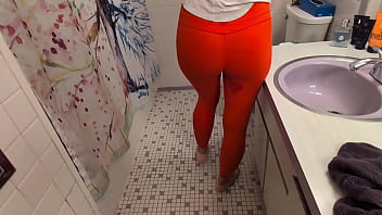 Girl pees herself and wants to be peed on Girl pees herself and wants to be peed on