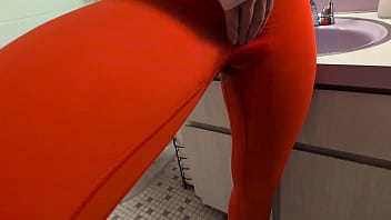 Girl pees herself and wants to be peed on