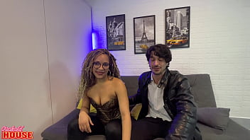 Baiana novinha fazendo sexo grupal junto com o namorado corno Baiana novinha fazendo sexo grupal junto com o namorado corno