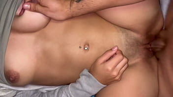 ¡duele conchita chica de casa con tetas pequeñas me la follo hasta venirme en su vientre