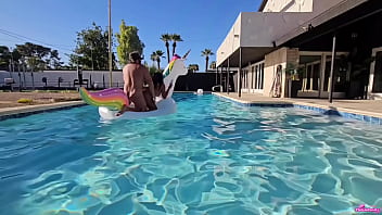 Pool float fuck & underwater stretch – pinkinfanity & thor johnson