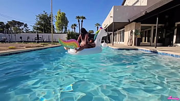 Pool float fuck & underwater stretch – pinkinfanity & thor johnson