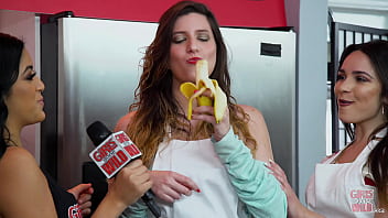 Lesbian cooking and licking ggw010