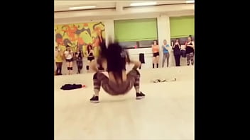 Sexy girls twerk super