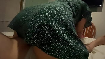 Me escape al cuarto de hermanastro porque me sentia cachonda