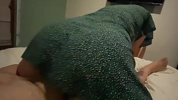 Me escape al cuarto de hermanastro porque me sentia cachonda