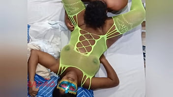 Puta gozando na minha boca