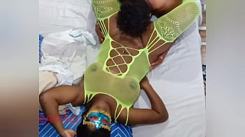 Puta gozando na minha boca