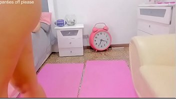 Gostosa se masturbando na webcam