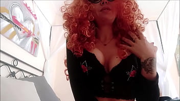 See my step aunt's holes very very close