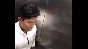 Bú Nhau Trong Toilet Vincom Bị Quay Lén thumbnail