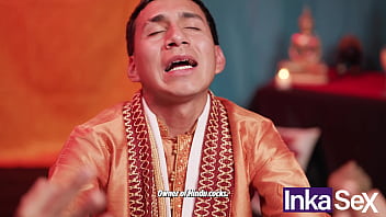Chudai joven hindú disfruta y usa su pene como ofrenda para invocar a un sucubo hindú