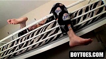 Amateur Stud Showing Off His Feet While Masturbating thumbnail