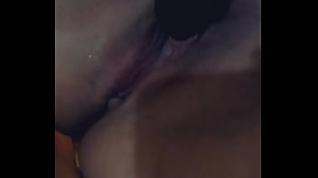 Jugando un poco con mi negrito noche solita me hago un cariño