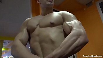 Extranjero Exhibicionista Bien Delicioso thumbnail