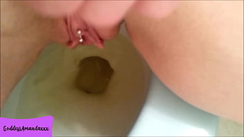 Hot bald pussy pissing in the toilet