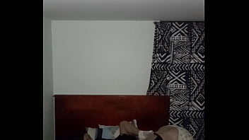 Mi novia me visita me comienza a seducir para follarla bien duro