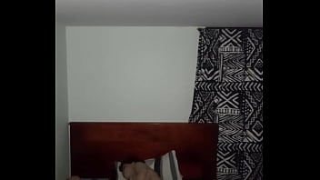 Mi novia me visita me comienza a seducir para follarla bien duro