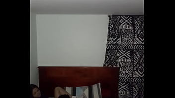 Mi novia me visita me comienza a seducir para follarla bien duro