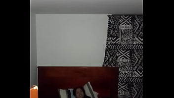 Mi novia me visita me comienza a seducir para follarla bien duro