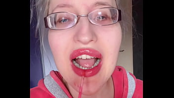 Bimbo giantess with lipstick and banana Bimbo giantess with lipstick and banana