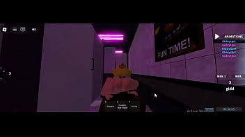 Me folla duro en el baño