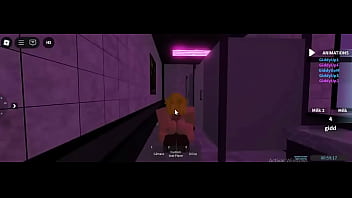 Me folla duro en el baño