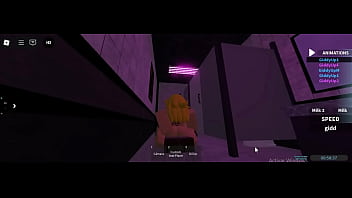 Me folla duro en el baño